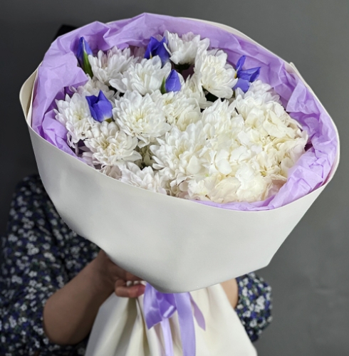 Букет "Грация" из ирисов, гортензии и кустовых хризантем в Краснозаводске