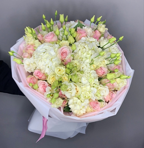 Букет "София" из гортензий, эустом и роз в Краснозаводске