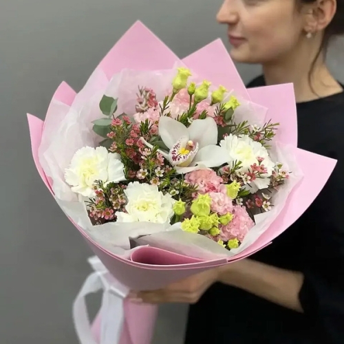 Букет с королевской орхидеей, диантусами, эустомой и шамелациумом в Краснозаводске